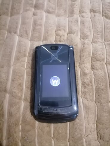Motorola: Motorola preklopni telefon (RAZR serija) - Klasični preklopni dizajn — 1