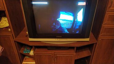 плоски телевизор: Продаю телевизор Самсунг д.70 б/у.экран плоский