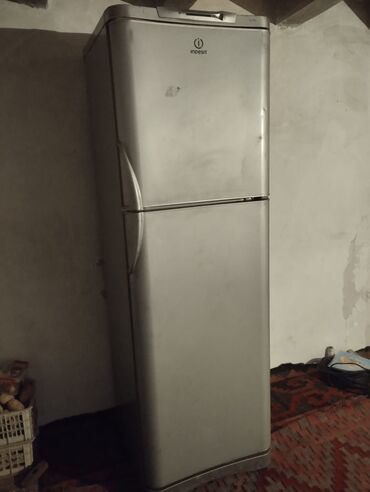 усилитель аудио: Холодильник Indesit, Двухкамерный