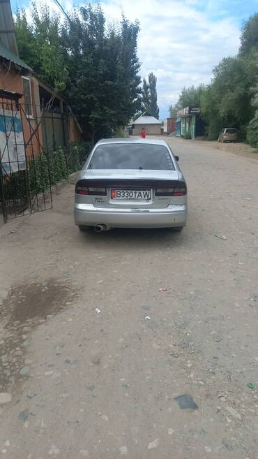 Subaru: Subaru : 2002 г., 2 л, Автомат, Бензин, Седан