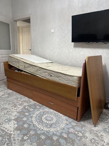 купить шкаф для одежды бу: Продаю две кровати деревянные