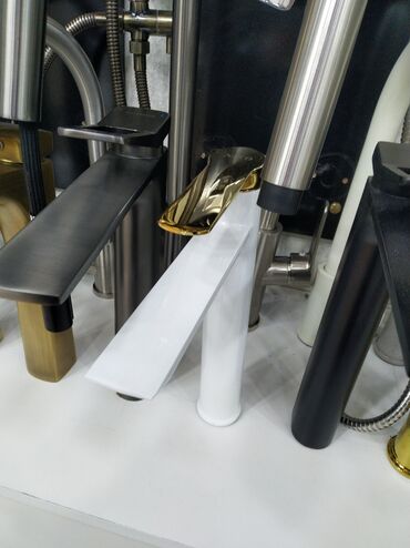 пластмассовый бак для воды купить: Mətbəx/hamam üçün dekorativ kran – ağ-gövdəli, qızılı rəngli üst panel