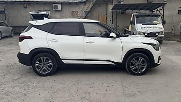 avante 4: Kia Seltos, белый кроссовер Основные особенности: - Кузов: компактный — 3