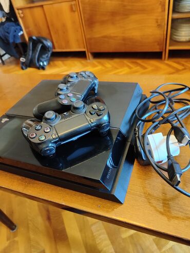 playstation iş elanları: PS4 FAT 500GB. İdeal vəziyyətdədir . 345 manat . Evdə