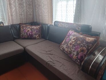 мебель пуфик: Диван-кровать, цвет - Коричневый, Б/у