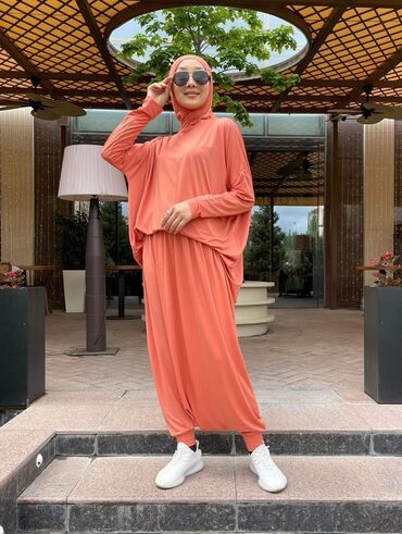 Спортивные костюмы: Спортивные костюмы — 10