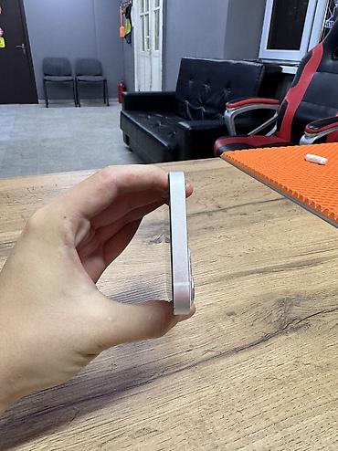 iphone se4: IPhone 13, Б/у, 128 ГБ, Белый, Защитное стекло, Чехол, Кабель, В рассрочку, 74 % — 6
