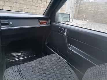 masinlar mersedes: Mercedes-Benz 190 (W201): 2 l | 1993 il Sedan — 10