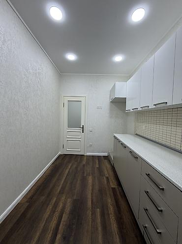 təcili ev satılır: 3 otaqlı, Yeni tikili, 84 kv. m — 10