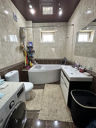 Продажа коттеджей и домов: Продается двухэтажный большой дом с просторной территорией. Адрес — 15