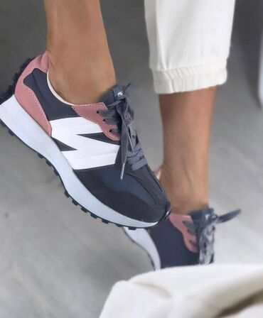 Patike: New balance 327 patike

Novo
Brojevi 36 do 40 — 2