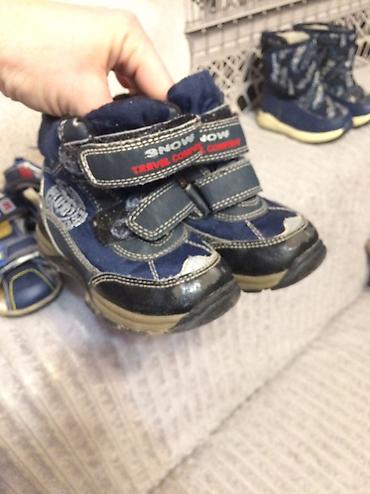 Детская обувь: Продаю детскую обувь. Все вместе за 2000 сом . На 1-2 года . В — 7