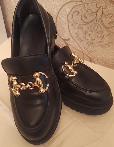 Qadın ayaqqabıları: Qadın loafer ayaqqabıları - Rəng: qara - Dizayn: klassik loafer — 1