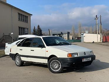 Volkswagen: Volkswagen Passat: 1991 г., 1.8 л, Механика, Бензин, Лифтбек — 2