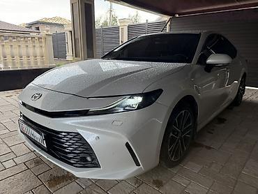 Транспорт: Toyota Camry: 2025 г., 2.5 л, Вариатор, Гибрид, Седан — 1