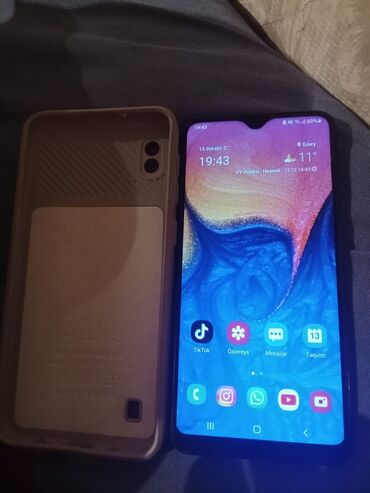 Samsung: Samsung Galaxy A10, 32 ГБ, цвет - Черный, Сенсорный