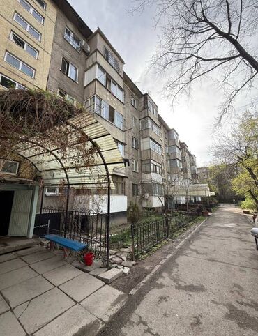 куплю квартиру 2х комнатную в мирорайонах: 1 бөлмө, 45 кв. м, 104-серия, 2 кабат, Косметикалык ремонт