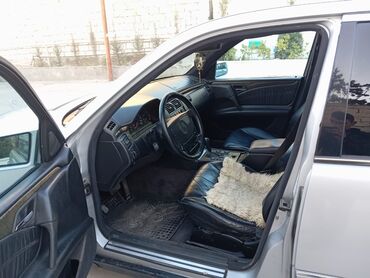 Mercedes-Benz: Mercedes-Benz E 220: 2.2 l | 1997 il Sedan — 6