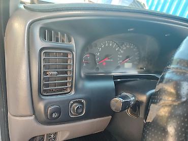 Унаа: Mazda Tribute: 2002 г., 2 л, Кол менен иштөөчү, Бензин, Кроссовер — 8