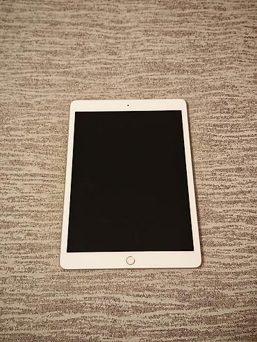 mini ipad: Apple iPad (gümüş rəng) - 9.7" Retina ekran, ön paneldə Touch ID ana — 3