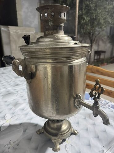 Бочки: 7 ltrlik samavar satilir temiz latundu qiymet 200 manat hec bir