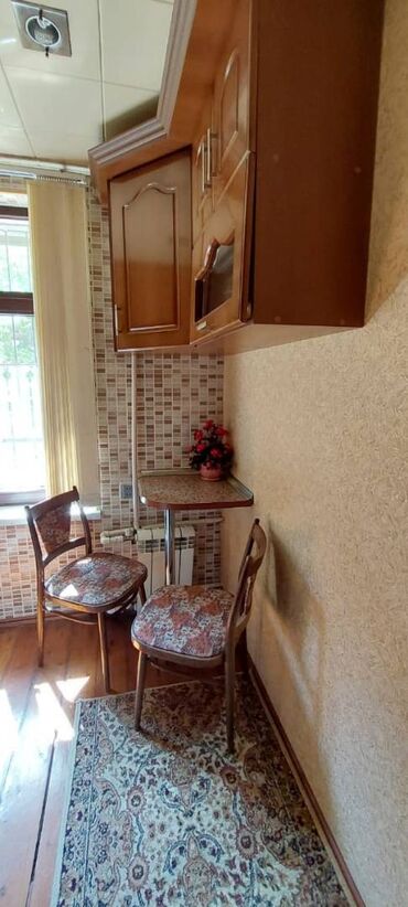 Uzunmüddətli kirayə mənzillər: Akim Abbasov kucesində bir otaqlı mənzil kirayə verilir. Tri Karonanan — 7