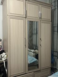 продам шифоньер бу: Срочно продается бежевый шкаф,в связи с переездом at lalafo.kg продам шифоньер бу: Срочно продается бежевый шкаф,в связи с переездом