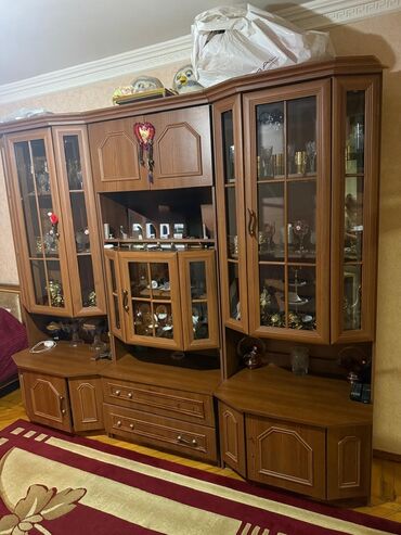 Çarpayılar: İşlənmiş, Açılan, 3 qapılı Düz dolab, Şifonyer, Azərbaycan