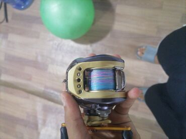 Akkumulyatorlar: Baitcasting demək olar ki işlənmiyib üsdündəki ip ilə birlikdə