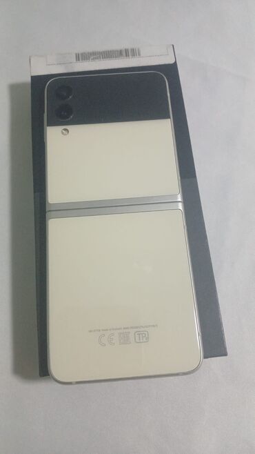 z flip 3: Samsung Galaxy Z Flip 3 5G, 128 GB, rəng - Bej, Barmaq izi, Face ID