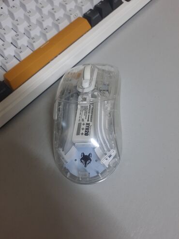 Компьютерные мышки: Продаю мышку. Работает с проводом так и без. Заряжается с кабеля type