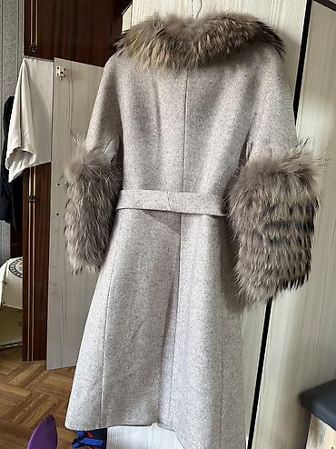 moda larissa palto: Пальто LORETA с меховой отделкой - Цвет: светло-серый меланж - Фасон — 1