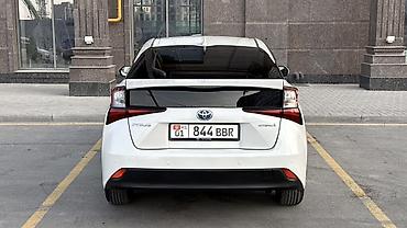 prius 2019: Toyota Prius: 2019 г., 1.8 л, Вариатор, Гибрид, Хэтчбэк — 4