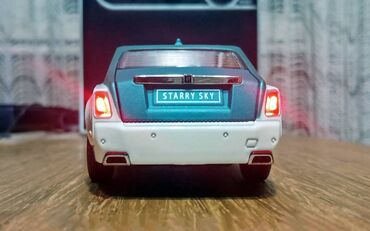 Igračke: Nov metalni model automobila Rols Rojs Fantom. Pale mu se prednja i — 2
