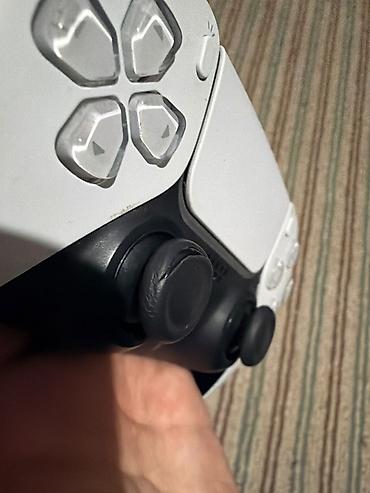 dual sense: Sony DualSense для PlayStation 5 (модель CFI-ZCT1W), белого цвета. В — 2