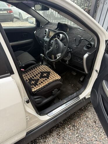 ящик в багажник: Toyota Ractis: 2003 г., 1.5 л, Автомат, Бензин, Хетчбек