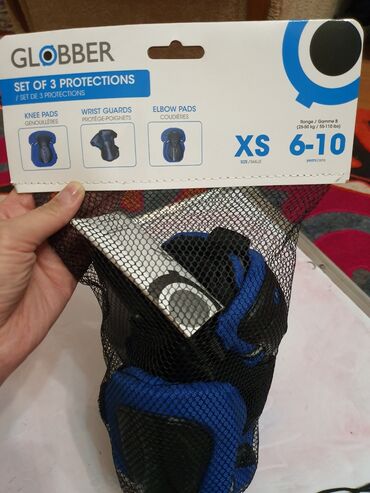 перчатки медицинские: Продаю новый набор защиток для детей. В наборе наколенник, налокотник
