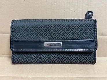 Novčanici: Tommy Hilfiger ženski novčanik – crni monogram - Model: preklopni — 4