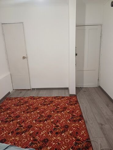 1 комнатная квартира 8 мкр: 1 комната, 18 м², Малосемейка, 3 этаж, Косметический ремонт