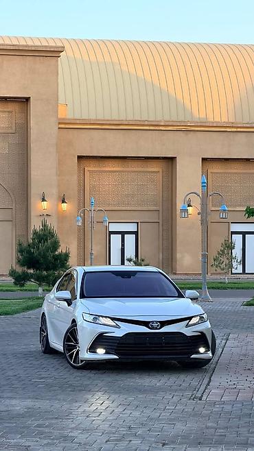 Toyota Camry: 2018 г., Автомат, Бензин, Седан