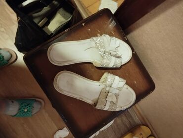 Women's Sneakers and athletic shoes: Ağ bağcıqlı və ilan dərisi naxışlı qadın krossovkaları. Bu -da lalafo.az — 4 Women's Sneakers and athletic shoes: Ağ bağcıqlı və ilan dərisi naxışlı qadın krossovkaları. Bu — 4