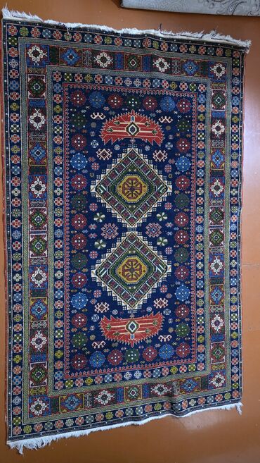 Старинные ковры: Qədimi xalça. Təcili satilir. Dəyərinden asaği satilir. Ölçüsü 1.80