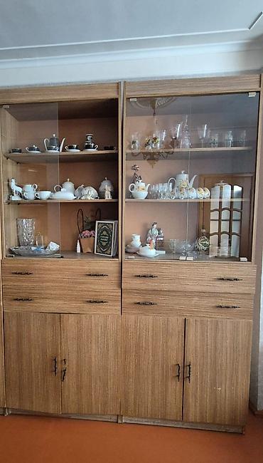 șkaf: İki bölməli vitrinli bufet - Material: taxta kompozit (laminat — 2