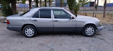 руль на ист: Автомобиль Mercedes-Benz E-класса (W124) в кузове седан, окрашенный в