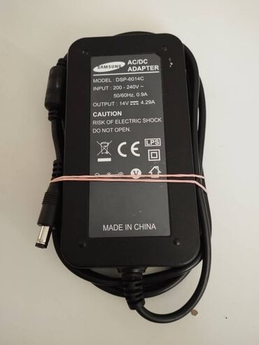 carpisa torbe za laptop: Samsung 14V 4.29A adapter ORIGINAL za monitore i uredjaje, konektor