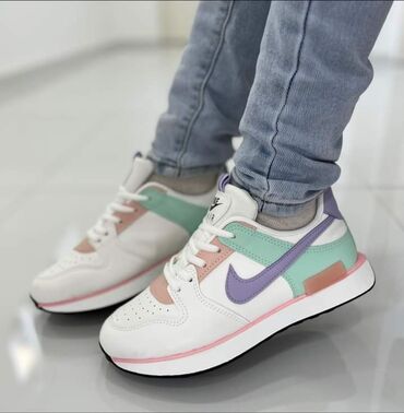 Women's Sneakers and athletic shoes: 41 — 5