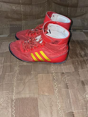 кольцо oura бишкек: Мужские кроссовки, 39, Adidas, Б/у, цвет - Красный, Платная доставка — 3