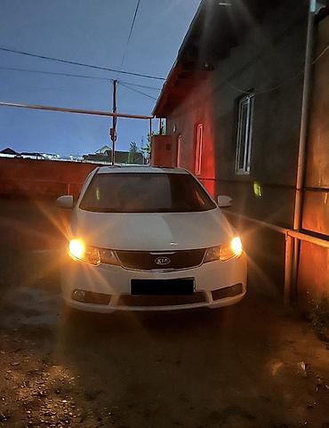 lexus 4.7: Kia Forte: 1.6 l | 2010 il Sedan — 4