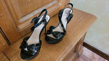 Женская обувь: Vince Camuto босоножки чёрные оригинал, Американский бренд. Привезли