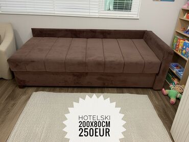 decije stolice: Kauč na razvlačenje braon boje, idealan za hotelske sobe ili manje